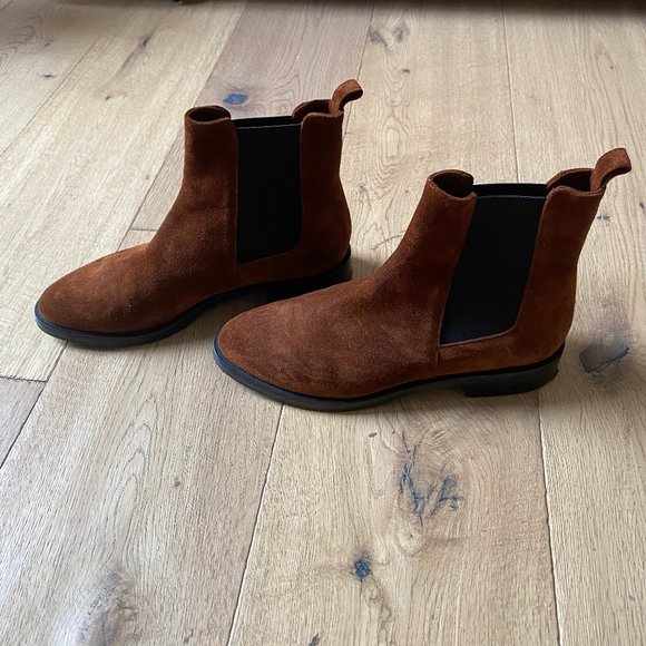 Beautiful Brown Suede Chelsea Boots in Near Perfect Condition - Picture 3 of 6